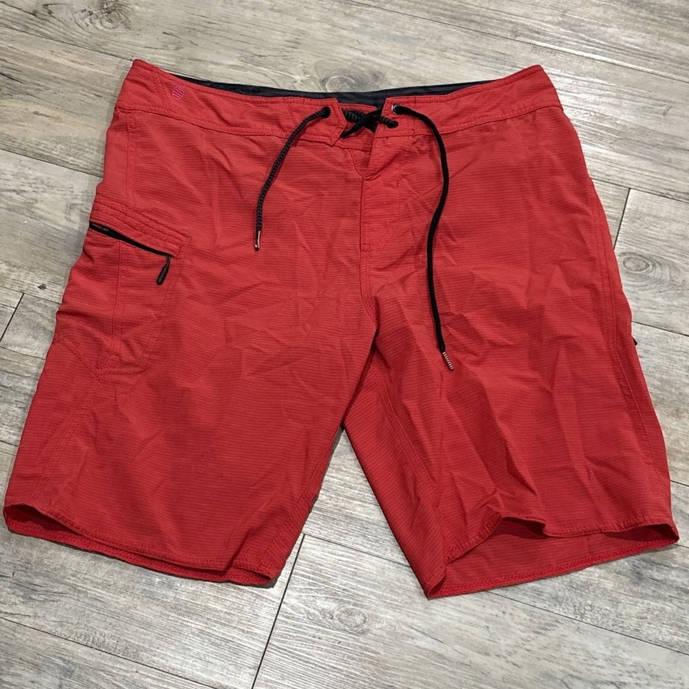 Volcom Board Shorts Mens 33 Red Mod-Tech Hawaii Swim Trunks Surf Beach Quick Dry